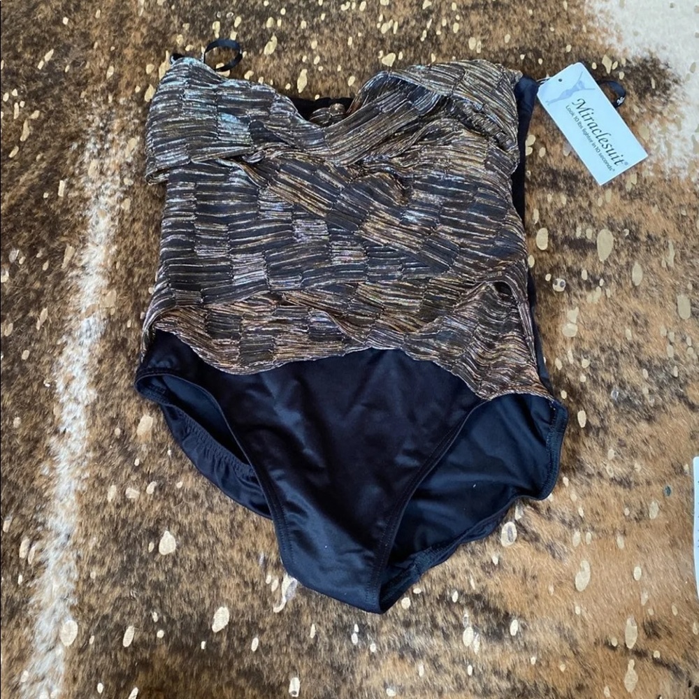 Size 8  new with tags retails $184